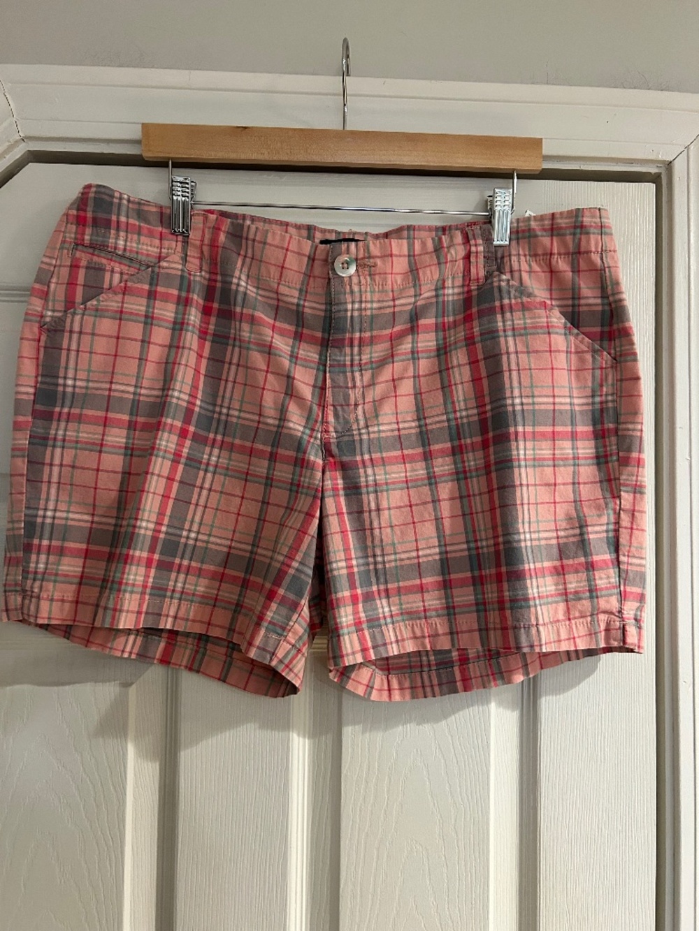Lee plaid shorts